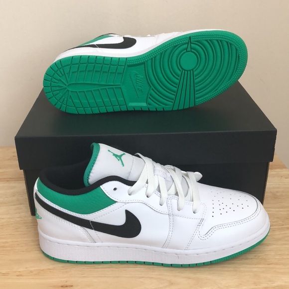 💚🤍NIKE AIR JORDAN 1 LOW GS SNEAKERS🤍💚 - Picture 9 of 13